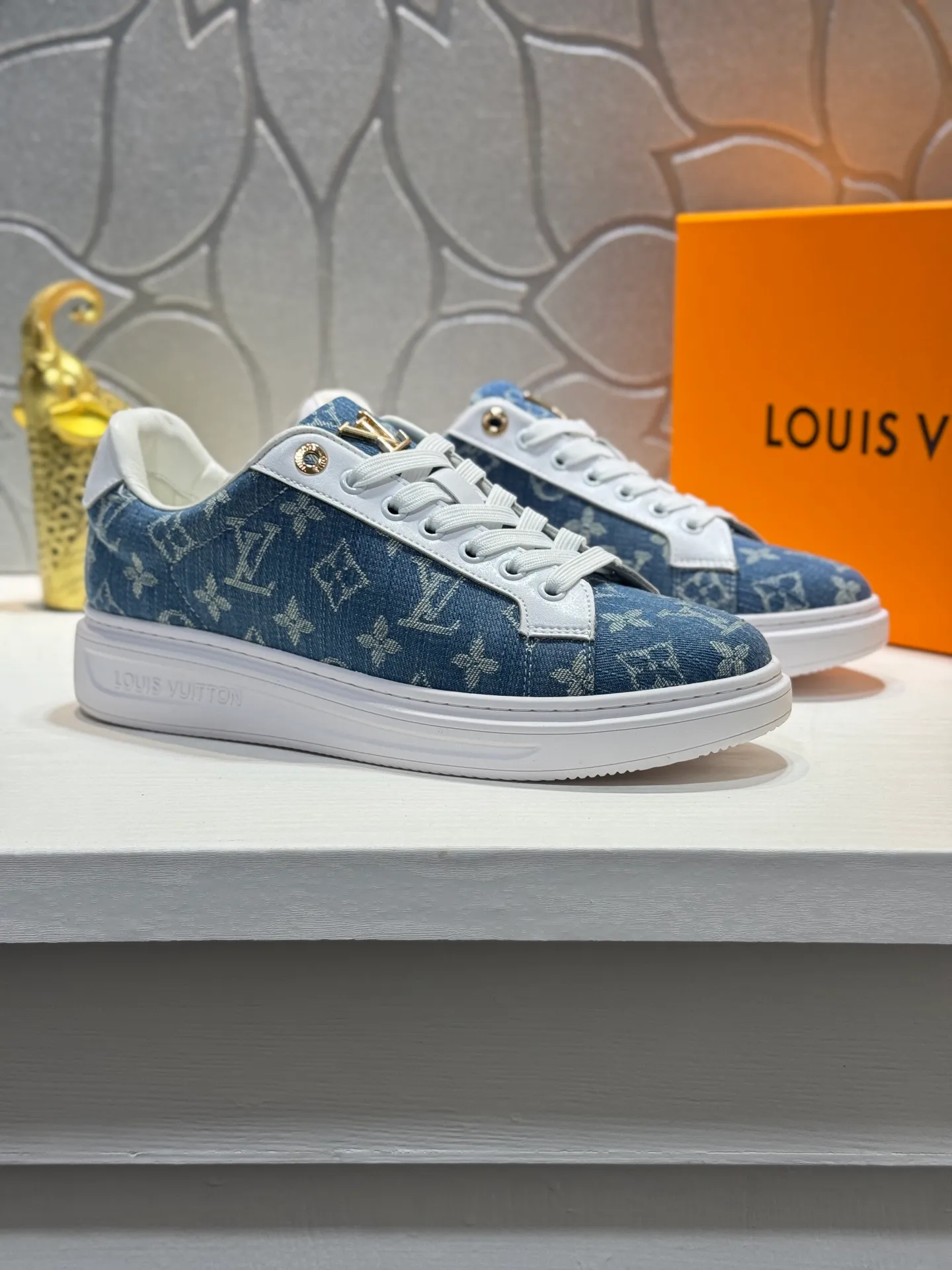 Men's shoes 💰400 [New style] 🐞🐞Top original order - LV [Louis Vuitton] counter new men's casual series! 🔥Globally limited edition💯The upper is made of cowhide with sheepskin lining➕Original rubber outsole, which is lighter and non-slip. Fashion focuses on trends, versatile and hot styles, simple yet tasteful! Exudes a fashionable and casual atmosphere, fashion is at your feet, and you are full of confidence! Multiple colors available. A must-have for fashionistas! Size: 38-44 (45 customized